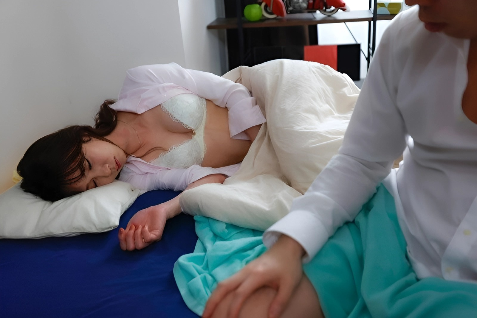 DASS-168 Heimlich verliebt in die vollbusige Sekretärin